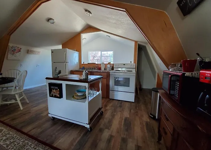 A Cozy Loft In Templeton
