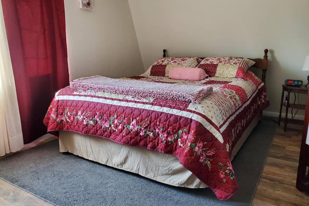 Сasa de vacaciones A Cozy Loft In *