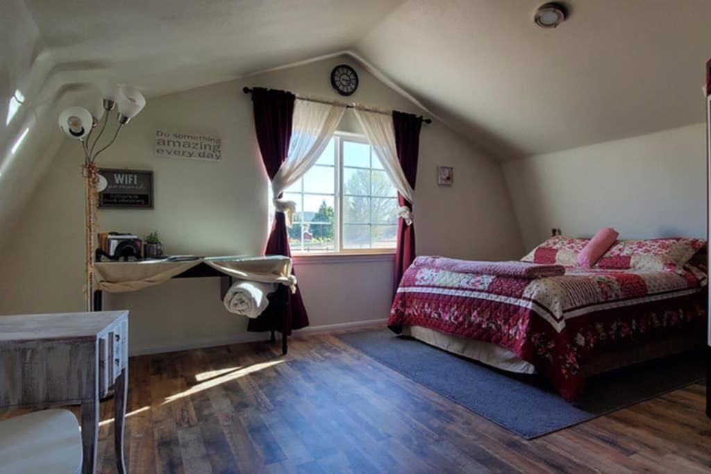 A Cozy Loft In Templeton